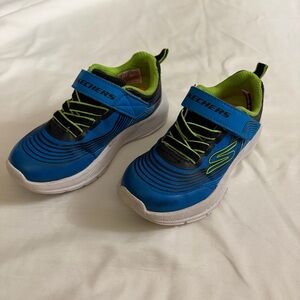 Sketchers toddler boy running shoes size 8